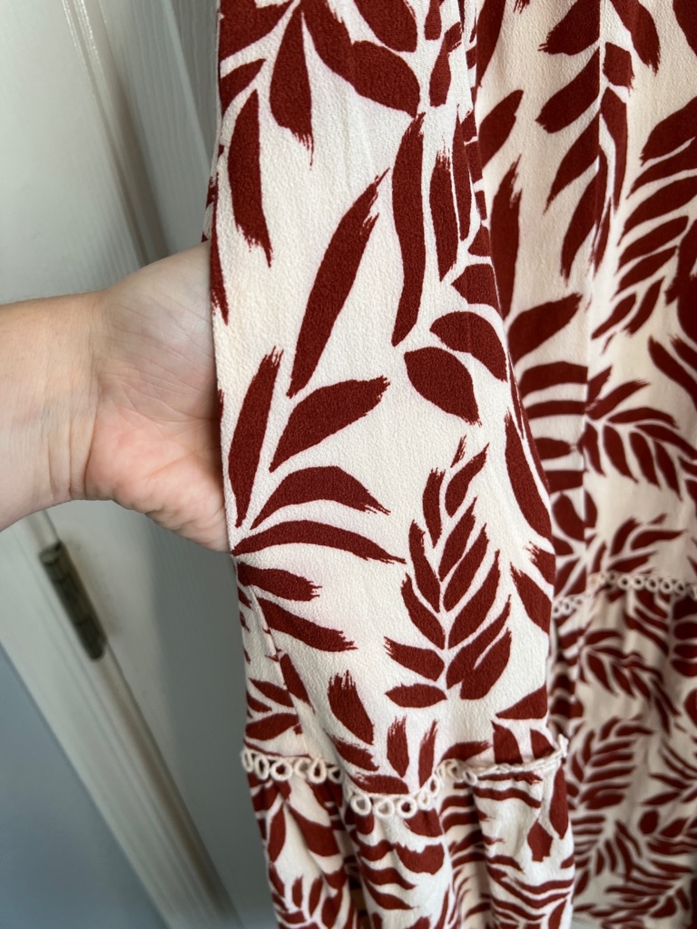 Lost + Wander Hydra Springs Leaf Print Midi Dress Natural/Rust medium - Picture 7 of 12